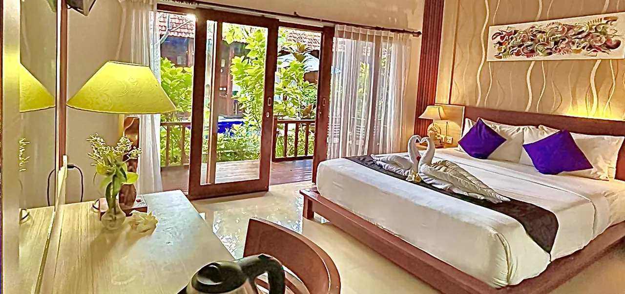Deluxe Pool View Room